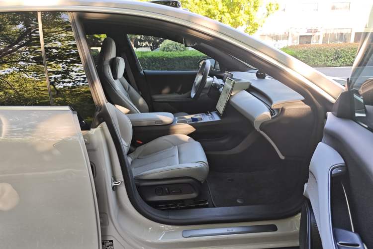 Used Nio ET5T 2024 75kWh Touring Interior 11