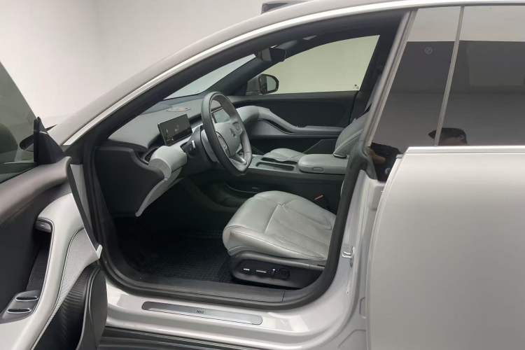 Used Nio ET5T 2024 75kWh Touring Interior 2