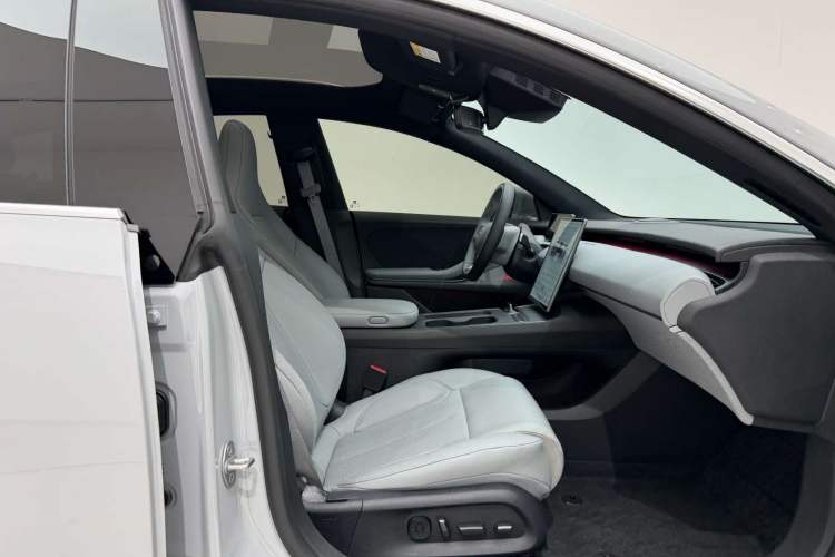 Used Nio ET5T 2024 75kWh Touring Interior 2