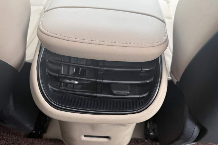 Used Nio ET5T 2024 75kWh Touring Interior 5