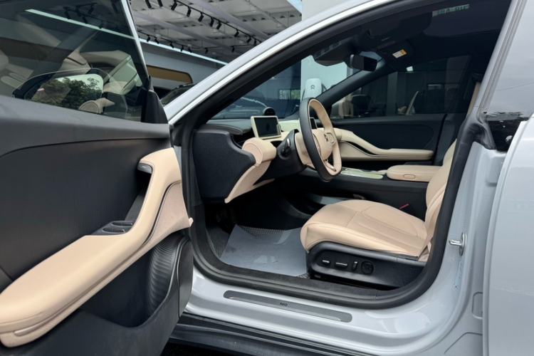 Used Nio ET5T 2024 75kWh Touring Interior 8