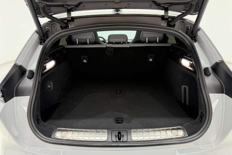 Used Nio ET5T 2024 75kWh Touring Interior 8