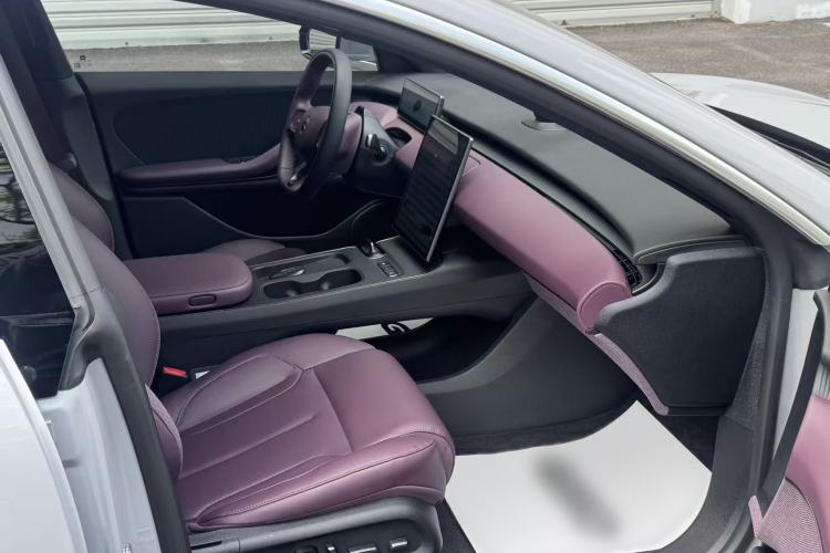 Used Nio ET5T 2024 75kWh Touring Interior 8