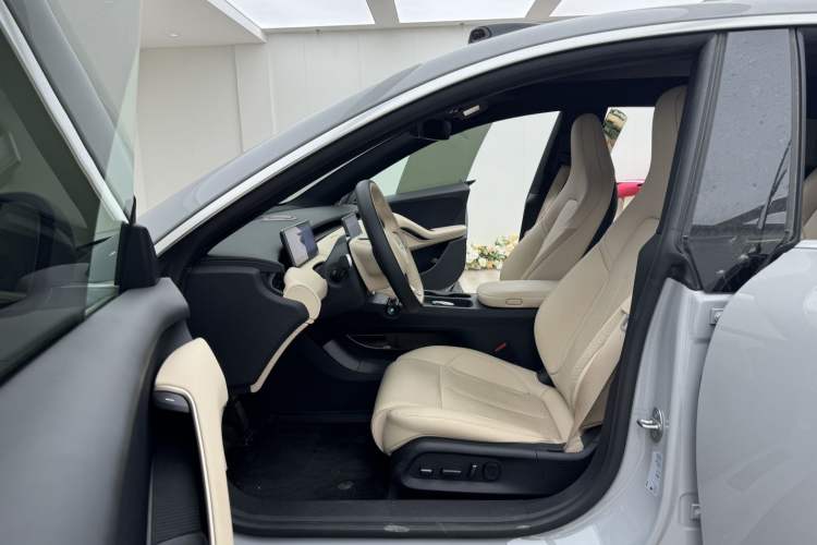 Used Nio ET5T 2024 75kWh Touring Left Front Seat
