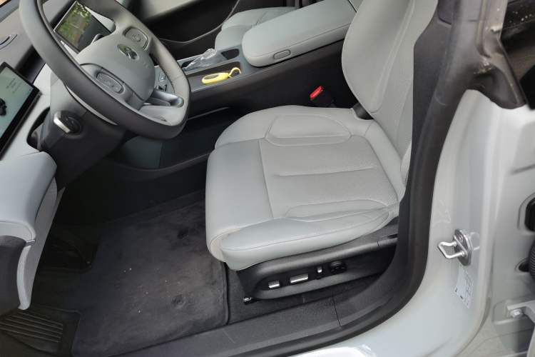 Used Nio ET5T 2024 75kWh Touring Left Front Seat
