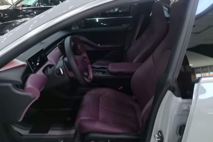 Used Nio ET5T 2024 75kWh Touring Left Front Seat