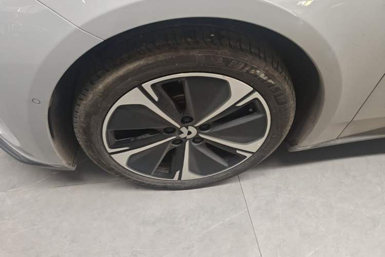 Used Nio ET5T 2024 75kWh Touring Left Front Wheel Hub