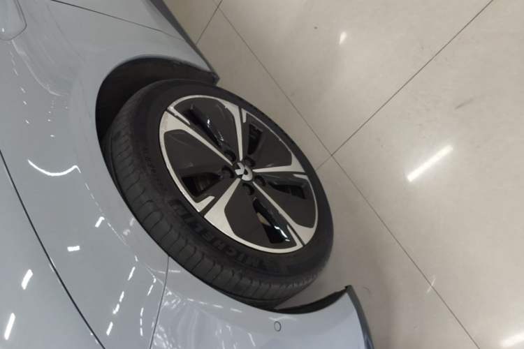 Used Nio ET5T 2024 75kWh Touring Left Front Wheel Hub