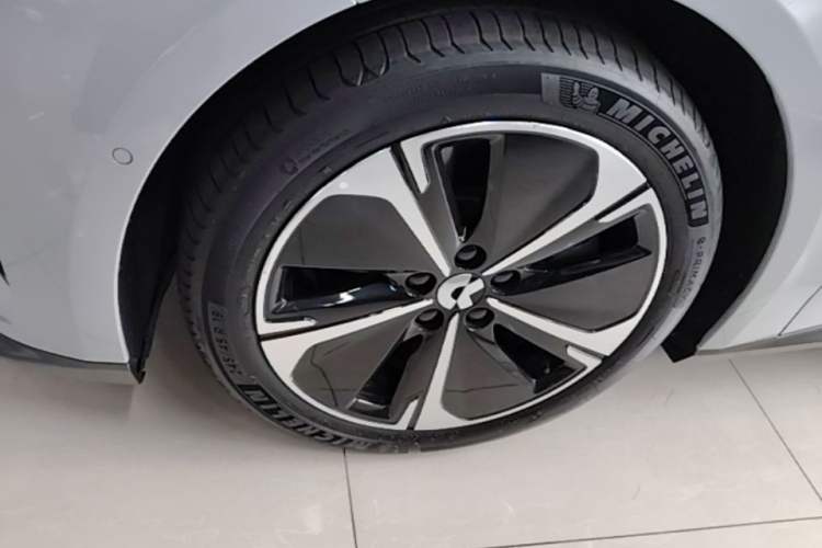 Used Nio ET5T 2024 75kWh Touring Left Front Wheel Hub