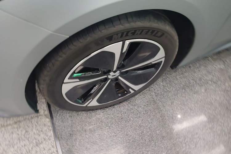 Used Nio ET5T 2024 75kWh Touring Left Front Wheel Hub