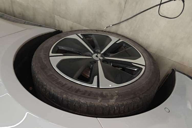 Used Nio ET5T 2024 75kWh Touring Left Front Wheel Hub