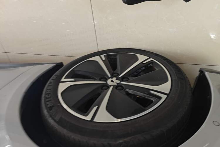 Used Nio ET5T 2024 75kWh Touring Left Front Wheel Hub