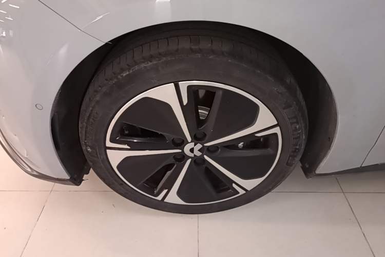 Used Nio ET5T 2024 75kWh Touring Left Front Wheel Hub