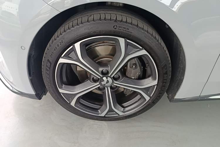 Used Nio ET5T 2024 75kWh Touring Left Front Wheel Hub