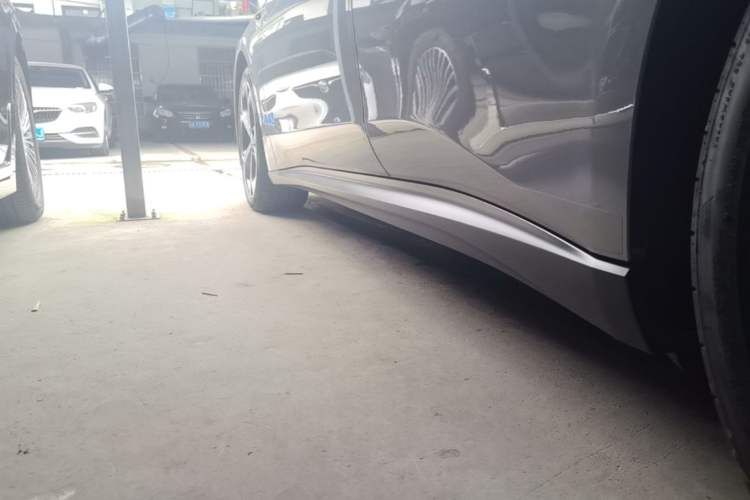Used Nio ET5T 2024 75kWh Touring Left Side Sill