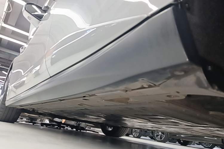 Used Nio ET5T 2024 100kWh Touring Left Side Sill