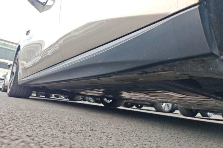 Used Nio ET5T 2024 75kWh Touring Left Side Sill