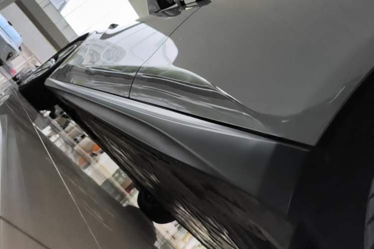 Used Nio ET5T 2024 75kWh Touring Left Side Sill