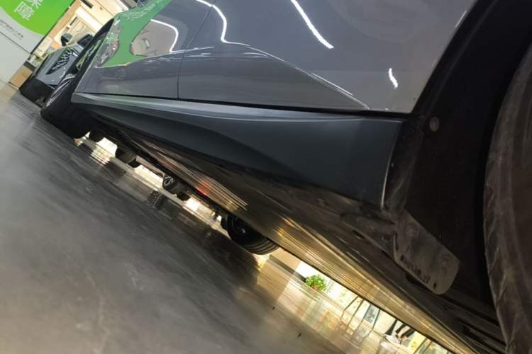 Used Nio ET5T 2024 75kWh Touring Left Side Sill