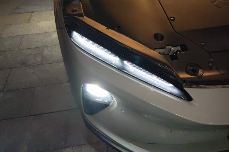 Used Nio ET5T 2024 75kWh Touring Right Front Headlight