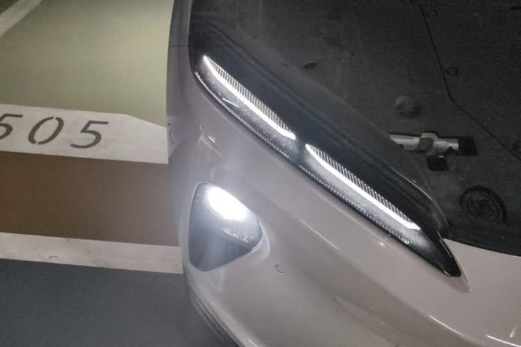 Used Nio ET5T 2024 75kWh Touring Right Front Headlight