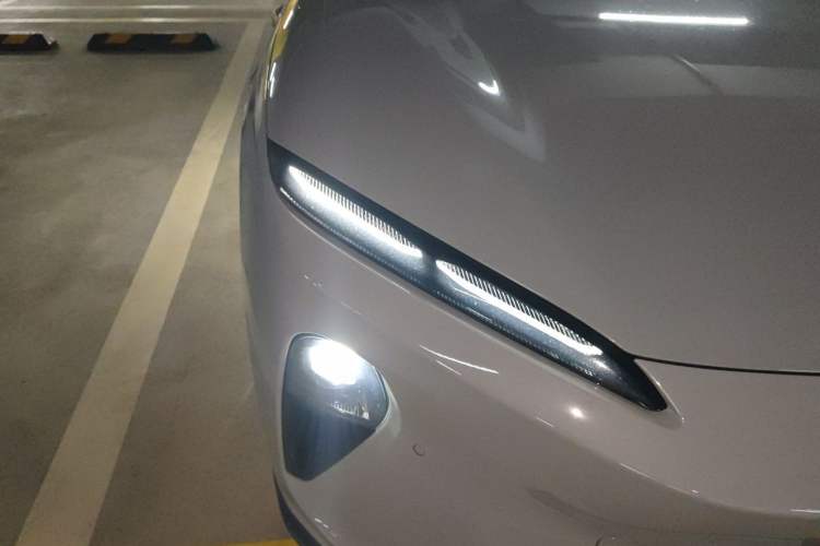 Used Nio ET5T 2024 75kWh Touring Right Front Headlight