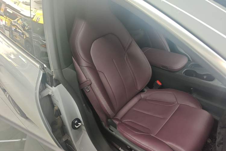 Used Nio ET5T 2024 75kWh Touring Right Front Seat