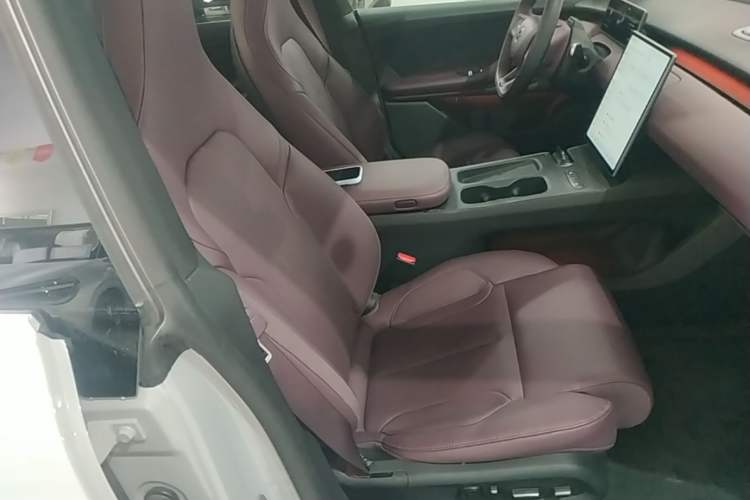 Used Nio ET5T 2024 75kWh Touring Right Front Seat