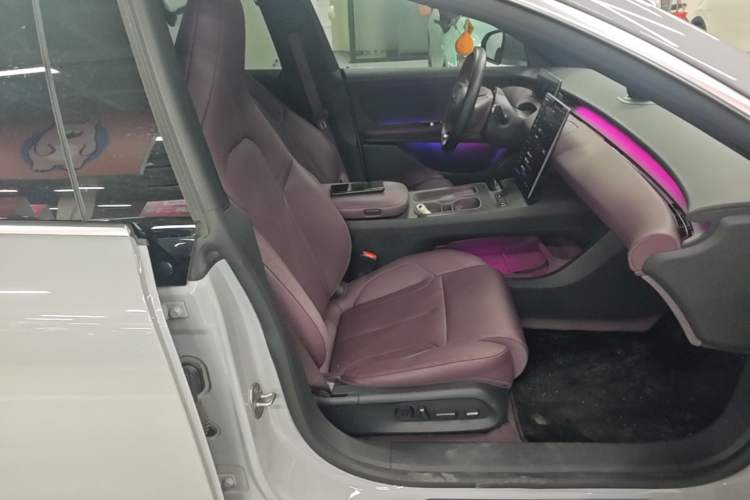 Used Nio ET5T 2024 75kWh Touring Right Front Seat