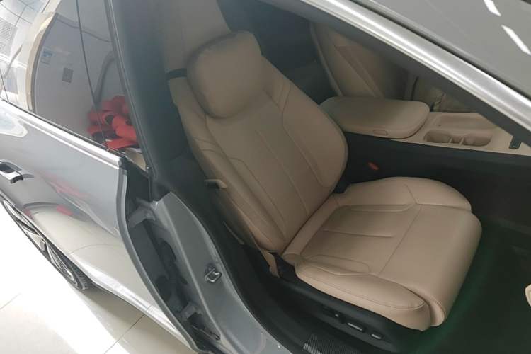 Used Nio ET5T 2024 75kWh Touring Right Front Seat