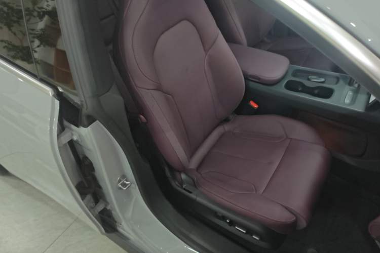 Used Nio ET5T 2024 75kWh Touring Right Front Seat