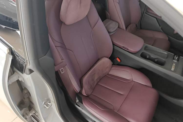 Used Nio ET5T 2024 75kWh Touring Right Front Seat