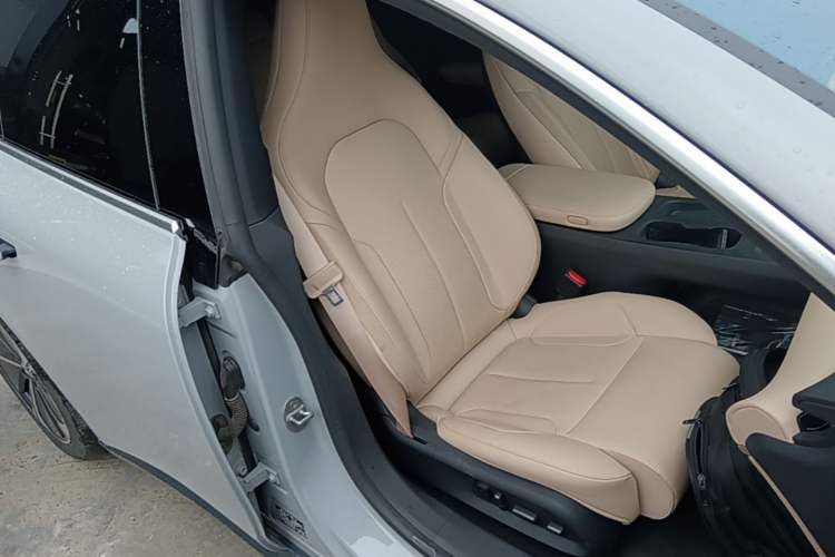Used Nio ET5T 2024 75kWh Touring Right Front Seat