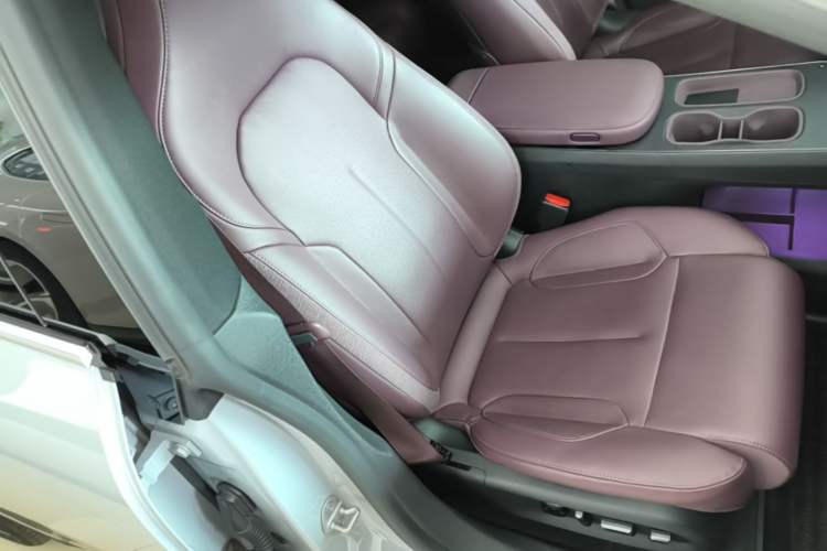 Used Nio ET5T 2024 75kWh Touring Right Front Seat