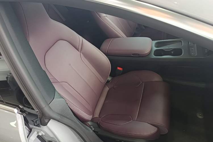 Used Nio ET5T 2024 75kWh Touring Right Front Seat