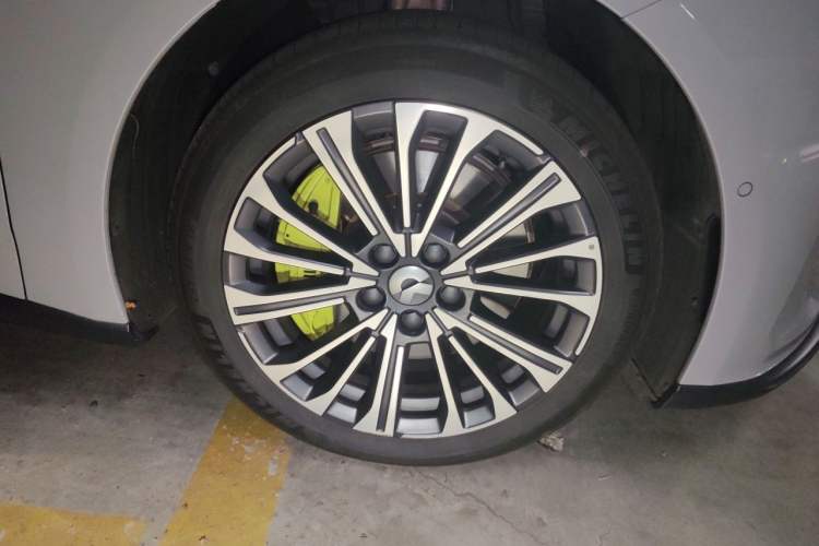 Used Nio ET5T 2024 75kWh Touring Right Front Wheel Hub