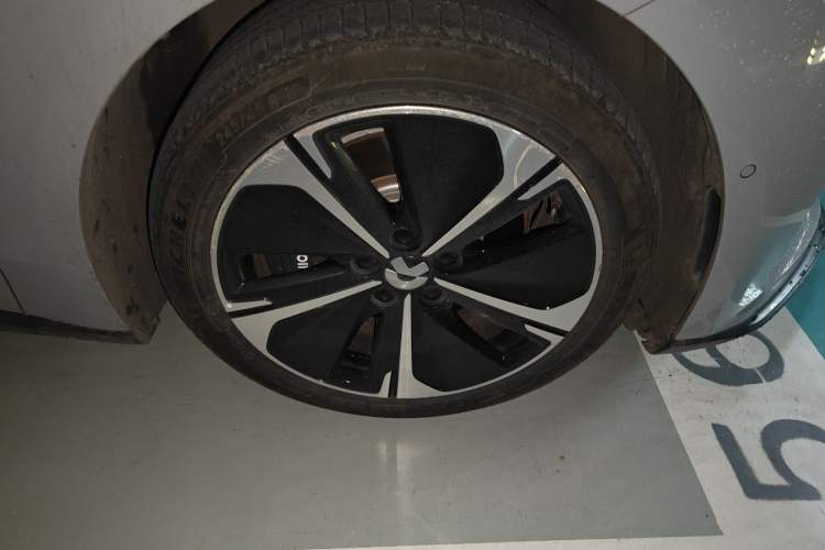 Used Nio ET5T 2024 75kWh Touring Right Front Wheel Hub