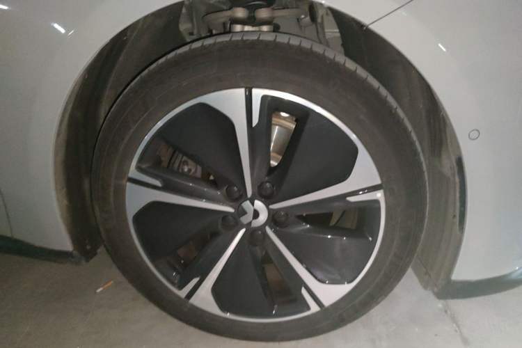 Used Nio ET5T 2024 75kWh Touring Right Front Wheel Hub