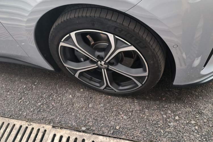 Used Nio ET5T 2024 75kWh Touring Right Front Wheel Hub