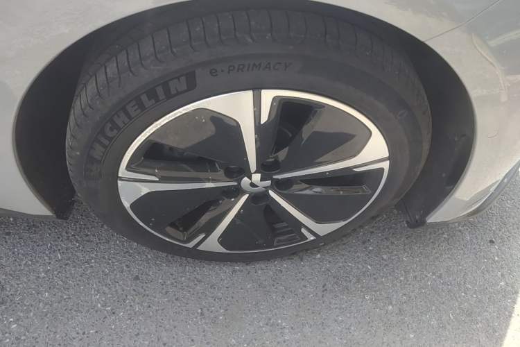 Used Nio ET5T 2024 75kWh Touring Right Front Wheel Hub