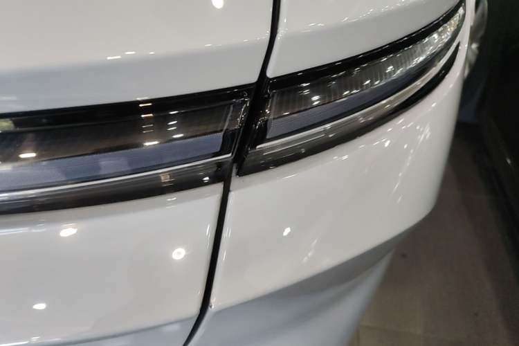 Used Nio ET5T 2024 75kWh Touring Right Rear Taillight
