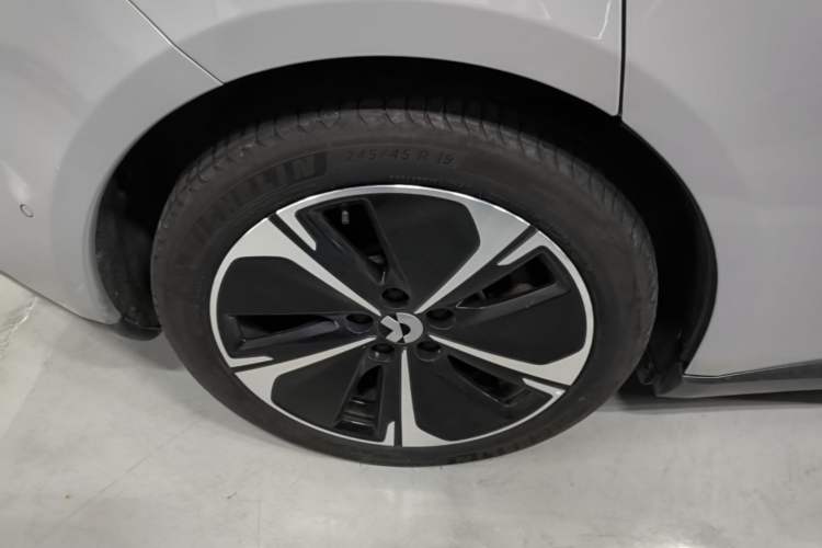 Used Nio ET5T 2024 75kWh Touring Right Rear Wheel Hub