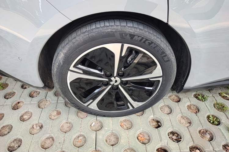 Used Nio ET5T 2024 75kWh Touring Right Rear Wheel Hub