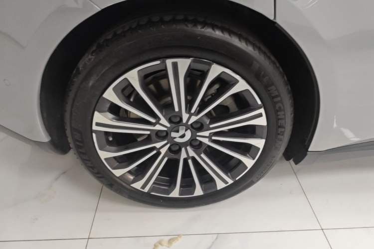 Used Nio ET5T 2024 75kWh Touring Right Rear Wheel Hub