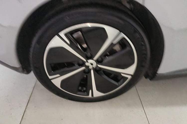Used Nio ET5T 2024 75kWh Touring Right Rear Wheel Hub