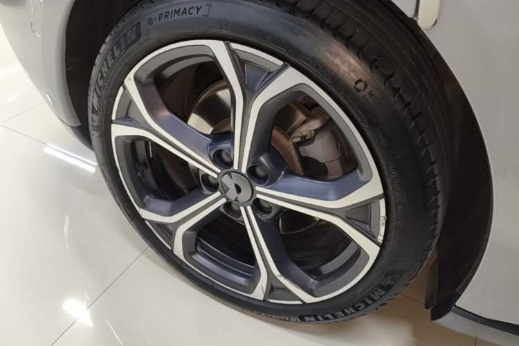 Used Nio ET5T 2024 75kWh Touring Right Rear Wheel Hub