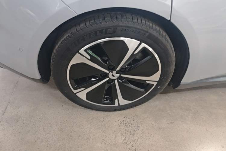 Used Nio ET5T 2024 75kWh Touring Right Rear Wheel Hub