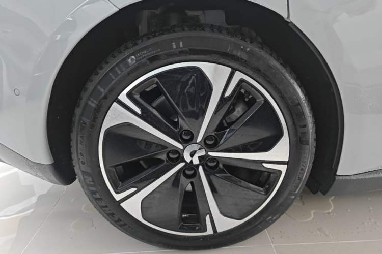 Used Nio ET5T 2024 75kWh Touring Right Rear Wheel Hub