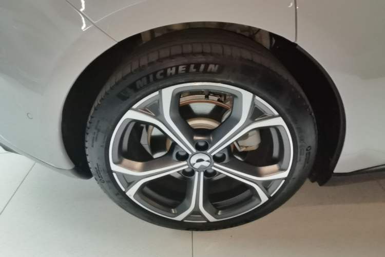 Used Nio ET5T 2024 75kWh Touring Right Rear Wheel Hub