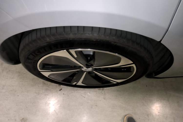 Used Nio ET5T 2024 75kWh Touring Right Rear Wheel Hub